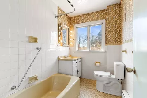Bath - 43 Sohier Rd, Beverly, MA 01915 photo 2 of 2
