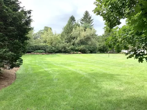 Exterior - 25 Edgewater Dr, Needham, MA 02492 photo 6 of 10