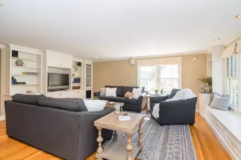 Living - 25 Edgewater Dr, Needham, MA 02492 photo 2 of 4