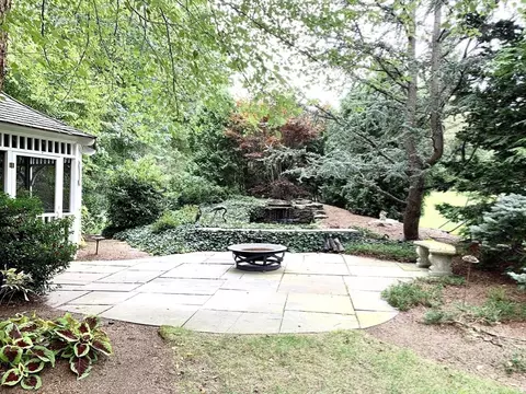 Exterior - 25 Edgewater Dr, Needham, MA 02492 photo 7 of 10