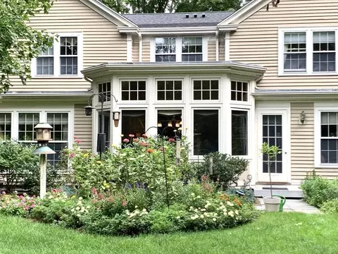Exterior - 25 Edgewater Dr, Needham, MA 02492 photo 4 of 10