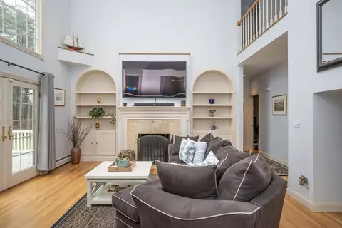 Living - 1560 Copicut Rd, Fall River, MA 02747 photo 5 of 7