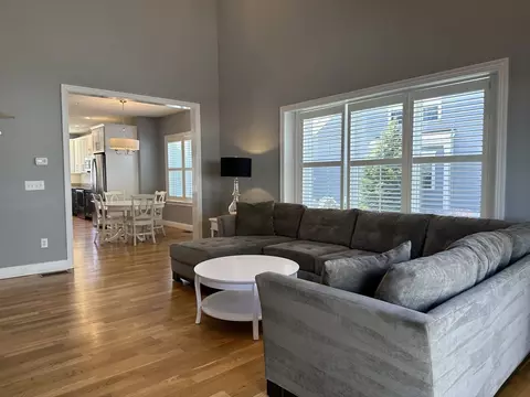 Living - 18 Millstone Dr #18, Medway, MA 02053 photo 3 of 4