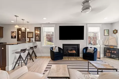 Living - 23 Stonebridge Rd #23, Ipswich, MA 01938 photo 2 of 4