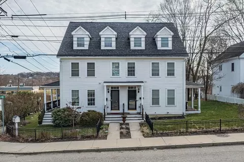 204 Main St #204, Amesbury, MA 01913