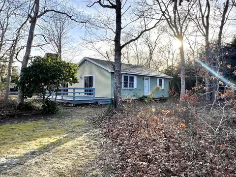 68 Isaac Ave, Oak Bluffs, MA 02557