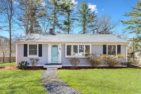 34 Cappawack Rd, Mashpee, MA 02649
