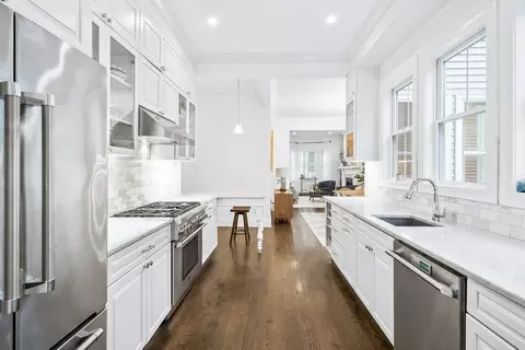 437 W 4th St, Boston, MA 02127