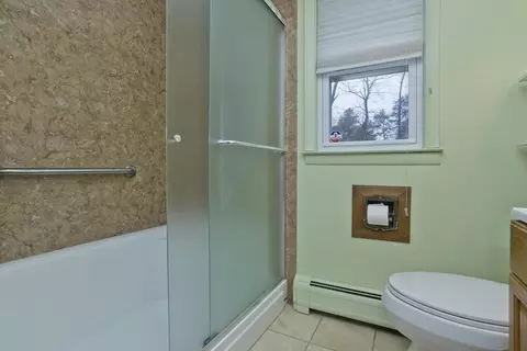 Bath - 14 Tumbleweed Rd, Springfield, MA 01109 photo 1 of 3