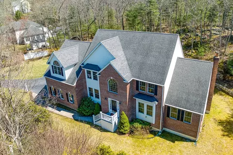 2 Greenwood Rd, Hopkinton, MA 01748