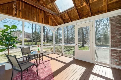 130 Lake Shore Ave, Hamilton, MA 01982