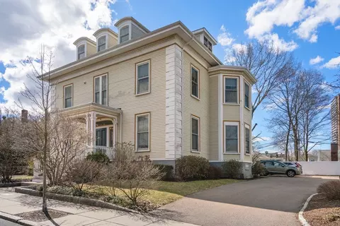 363 S Huntington Ave #4, Boston, MA 02130