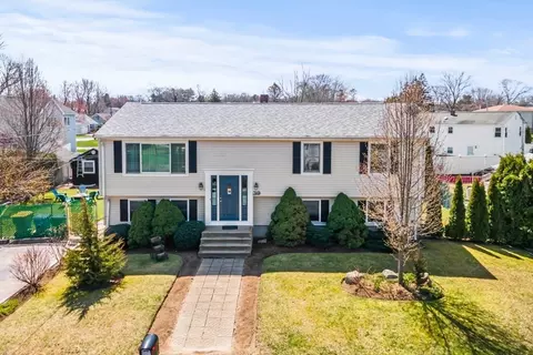 39 Celia St, Fall River, MA 02720