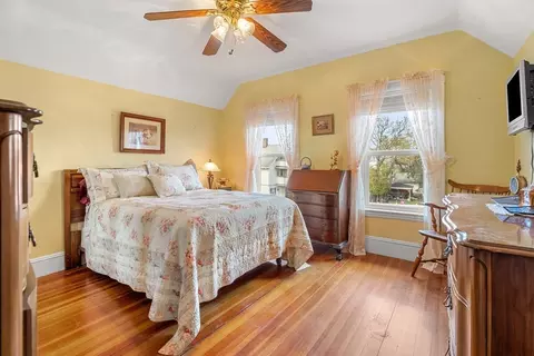 Bedroom - 91 Bucknam St, Everett, MA 02149 photo 3 of 10