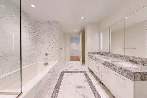 Bath - 240 Devonshire St #5809, Boston, MA 02110 photo 2 of 2
