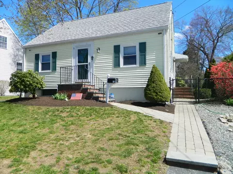 12 Briarwood Trl, Weymouth, MA 02188