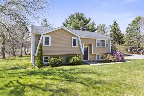 18 Barquentine Dr, Plymouth, MA 02360