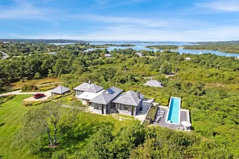 2 Squibnocket Rd, Chilmark, MA 02535
