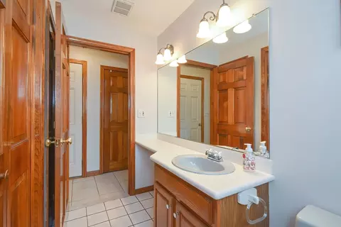 Bath - 21 Ida Rd, Worcester, MA 01604 photo 2 of 7