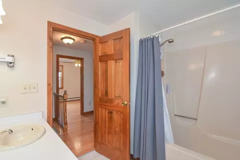 Bath - 21 Ida Rd, Worcester, MA 01604 photo 5 of 7