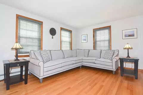 Living - 21 Ida Rd, Worcester, MA 01604 photo 2 of 7