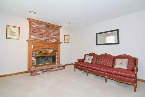 Living - 21 Ida Rd, Worcester, MA 01604 photo 5 of 7