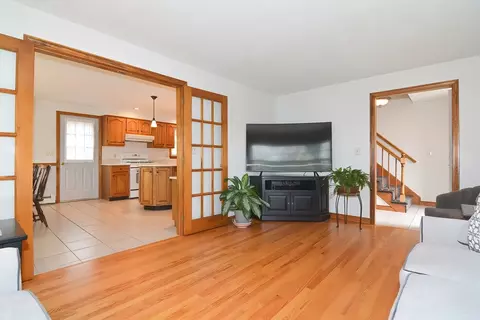 Living - 21 Ida Rd, Worcester, MA 01604 photo 3 of 7