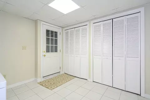 Entry Way - 21 Ida Rd, Worcester, MA 01604 photo 2 of 2