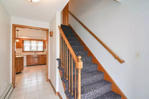 Entry Way - 21 Ida Rd, Worcester, MA 01604 photo 1 of 2