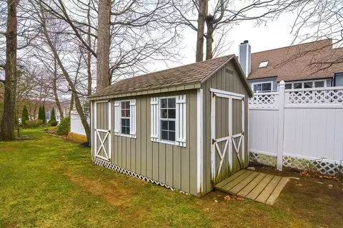 Exterior - 21 Ida Rd, Worcester, MA 01604 photo 7 of 8