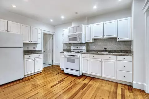 809 E 5th St, Boston, MA 02127 photo 8