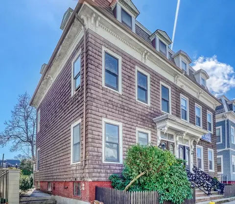 809 E 5th St, Boston, MA 02127