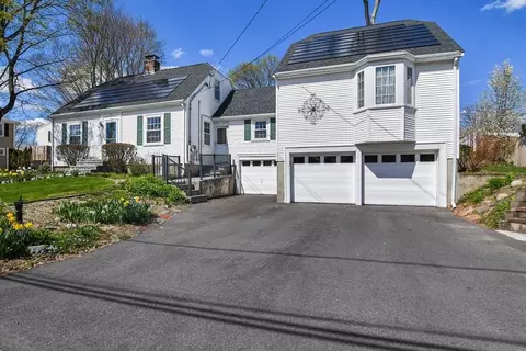 26 Farnum Rd, Waltham, MA 02453