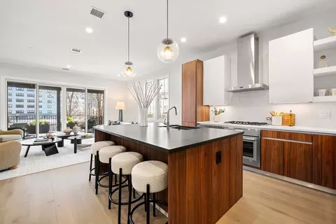 407 E 7th St #1, Boston, MA 02127