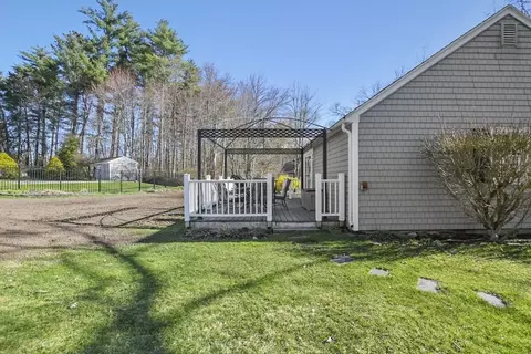 Exterior - 10 Cedar Cir, Townsend, MA 01469 photo 8 of 13