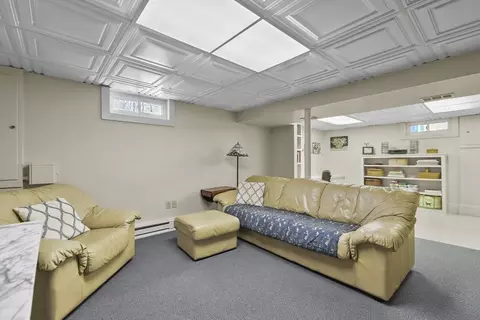 Living - 10 Cedar Cir, Townsend, MA 01469 photo 4 of 5