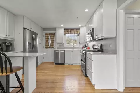 Kitchen - 10 Cedar Cir, Townsend, MA 01469 photo 2 of 4