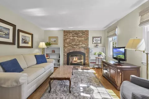 Living - 10 Cedar Cir, Townsend, MA 01469 photo 1 of 5