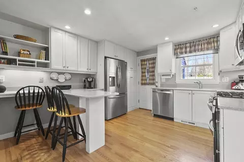 Kitchen - 10 Cedar Cir, Townsend, MA 01469 photo 4 of 4