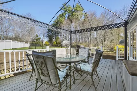 Exterior - 10 Cedar Cir, Townsend, MA 01469 photo 7 of 13