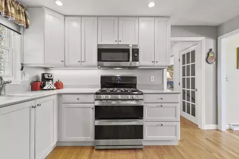 Kitchen - 10 Cedar Cir, Townsend, MA 01469 photo 1 of 4
