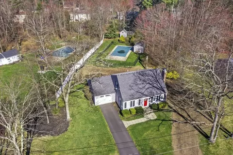 10 Cedar Cir, Townsend, MA 01469