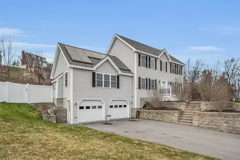 36 Lexington Cir, Leominster, MA 01453