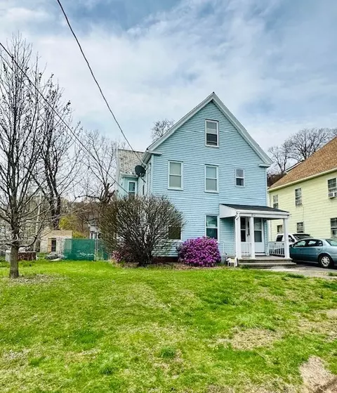 13-15 Meadow St, Holyoke, MA 01040