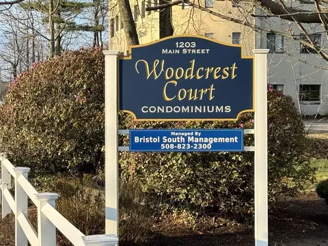 7 Woodcrest Ct #4, Weymouth, MA 02190