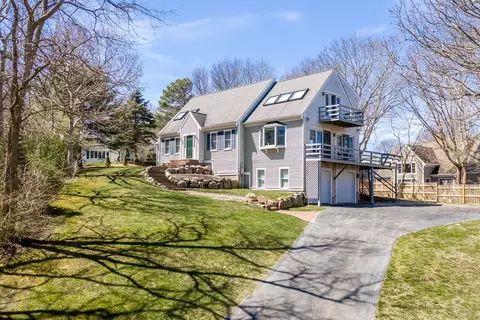 157 Saddler Ln, Barnstable, MA 02668