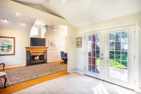 Living - 21 Weymouth St, Springfield, MA 01108 photo 1 of 7