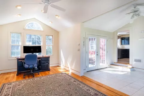 Living - 21 Weymouth St, Springfield, MA 01108 photo 4 of 7