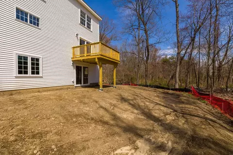 Exterior - 20 Pine Hill Rd, Worcester, MA 01604 photo 5 of 6