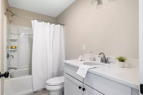 Bath - 20 Pine Hill Rd, Worcester, MA 01604 photo 2 of 3